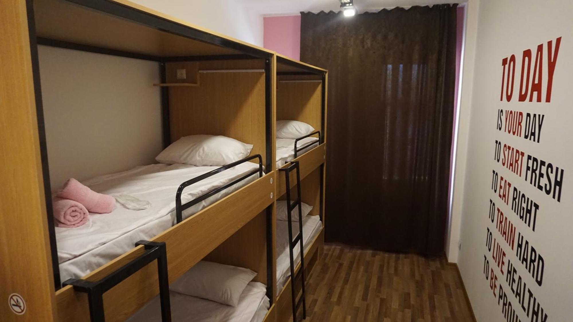 Central Hostel Şǝki Екстериор снимка