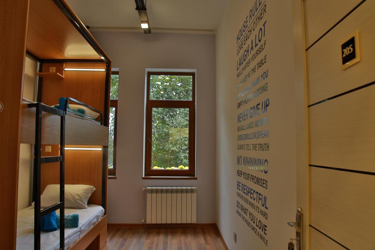 Central Hostel Şǝki Екстериор снимка