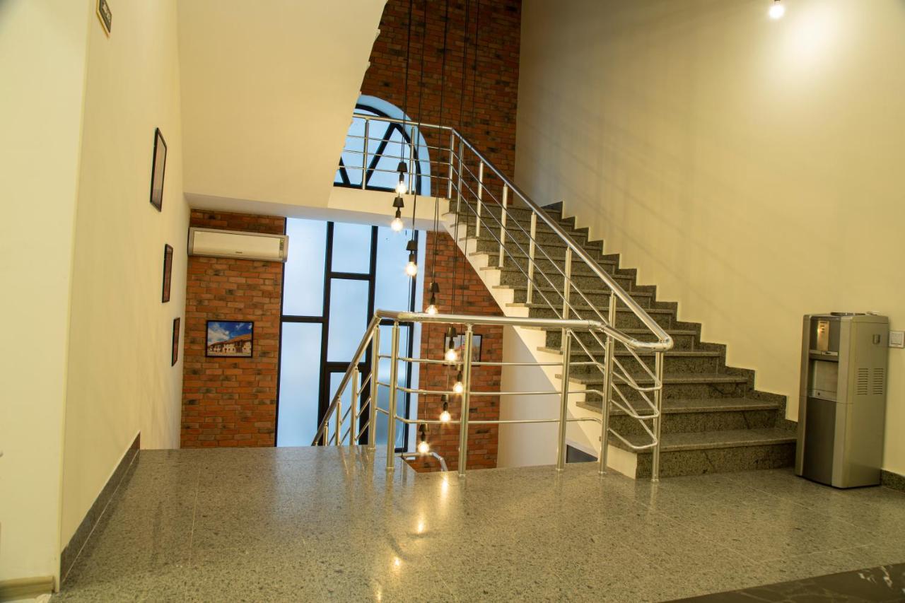 Central Hostel Şǝki Екстериор снимка