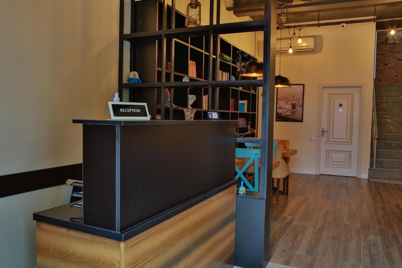 Central Hostel Şǝki Екстериор снимка