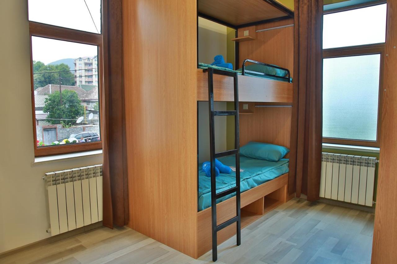 Central Hostel Şǝki Екстериор снимка