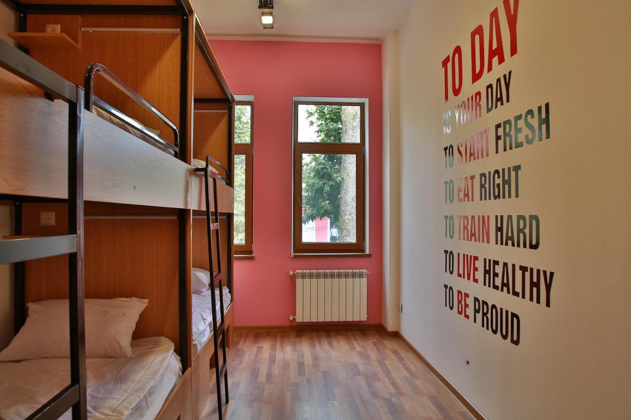 Central Hostel Şǝki Екстериор снимка